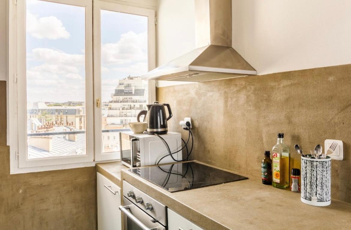 Beautiful Apartment With A View Of Eiffel Tower In Center Париж Экстерьер фото